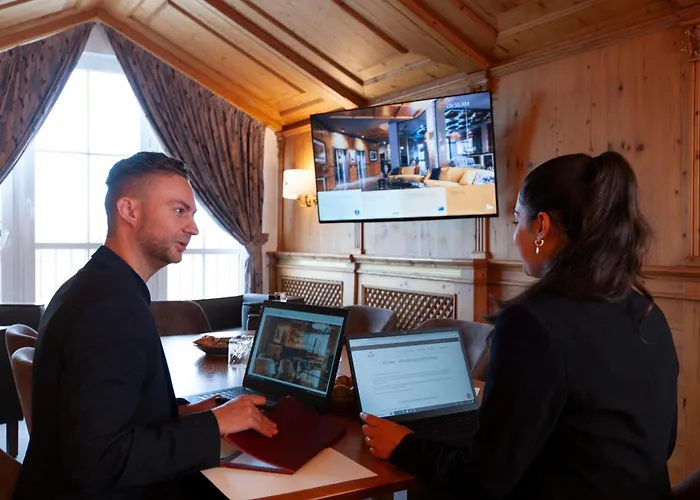 Hotel King's First 4*