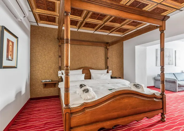 Hotel King's First 4*