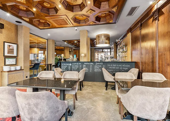 Hotel King's First 4*