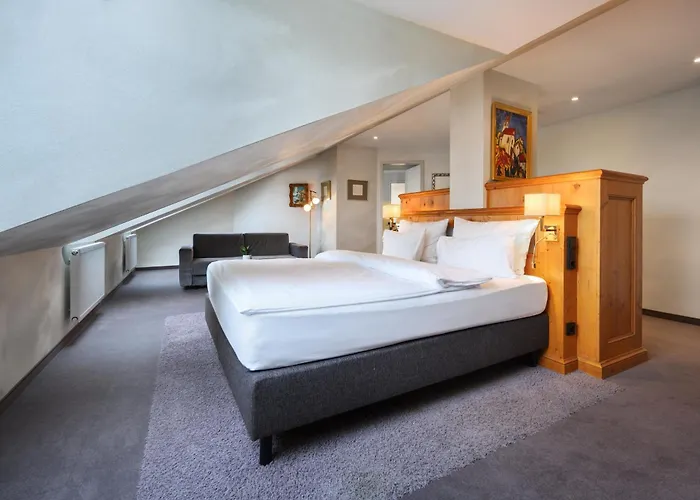 Hotel King's First 4*