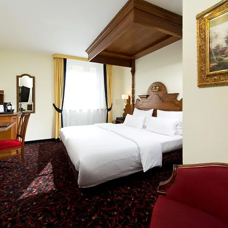 Hotell King's First 4*