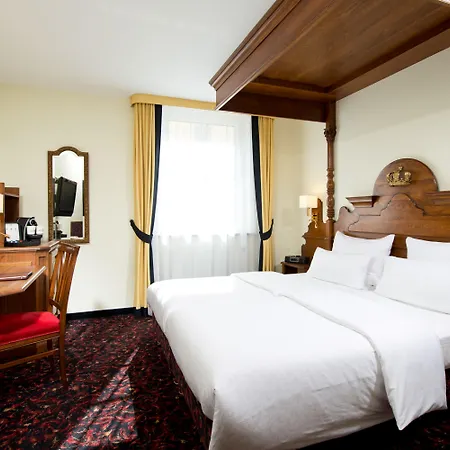 Hotel King's First