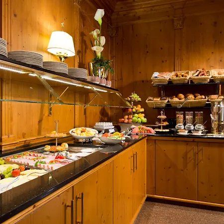 King's First 4* Munique