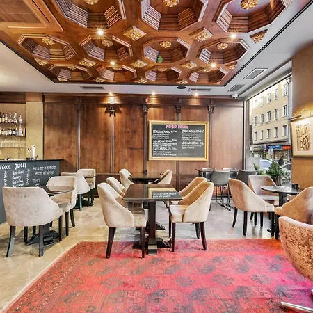 Hotel King's First 4*