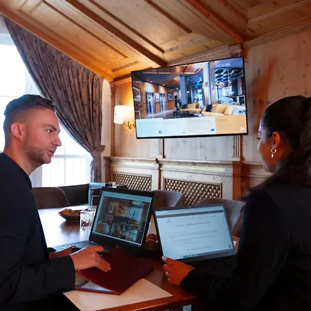 Hotel King's First 4*