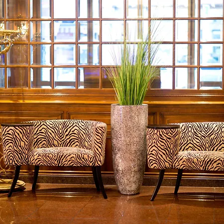 Hotel King's First 4*