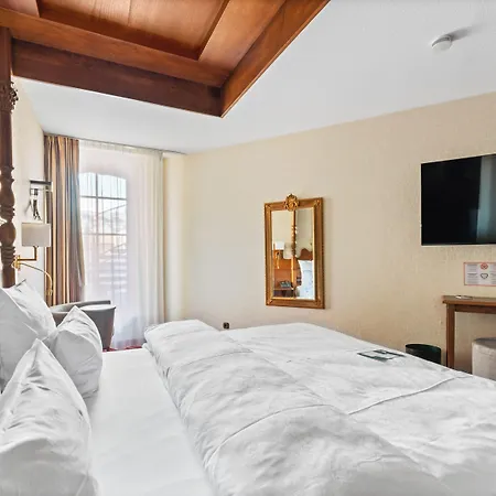 Hotel King's First 4*