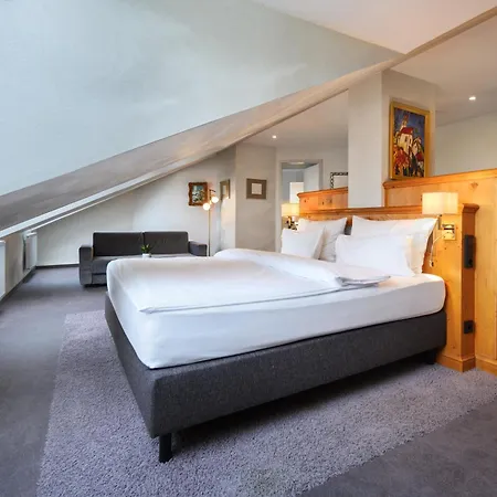 Hotel King's First 4*