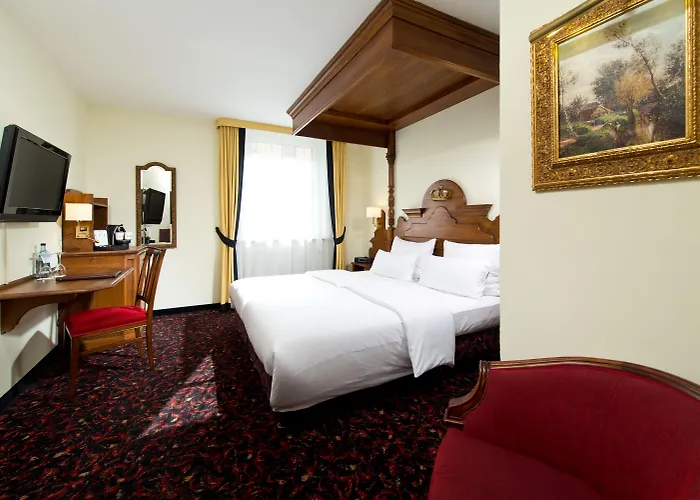 Hotel King's First 4*