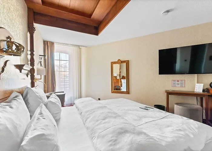 Hotel King's First 4*