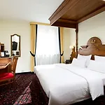Hotel King's First