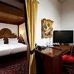 Hotel King's First