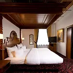 Hotel King's First