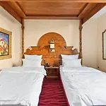 King's First Hotel