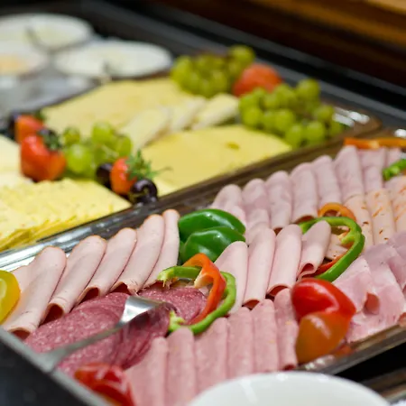 ホテル King's First 4*