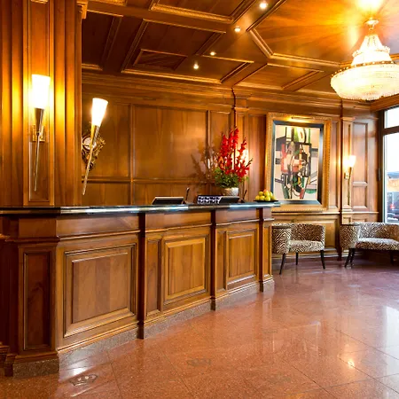 King's First ホテル 4*