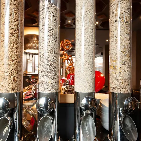 ホテル King's First