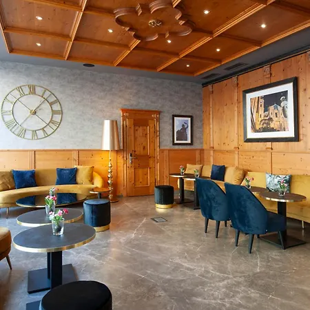 ホテル King's First