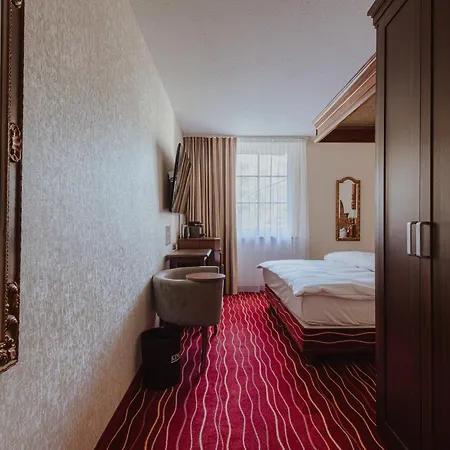 Hotel King's First
