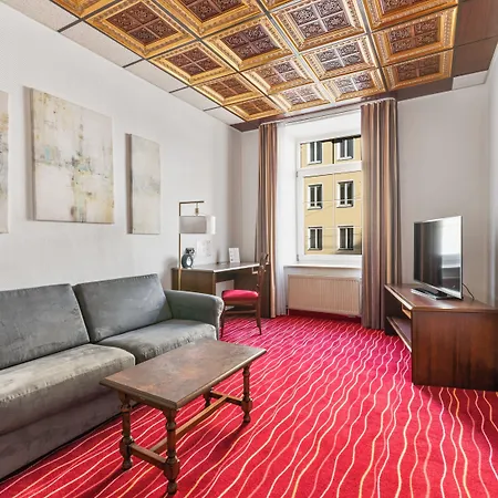 ホテル King's First