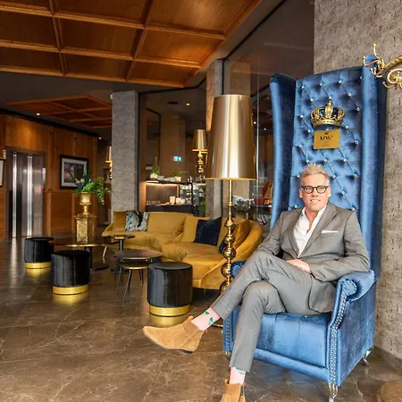 ホテル King's First