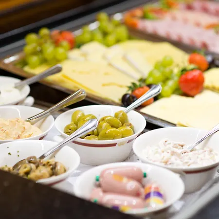 Hotel King's First 4*