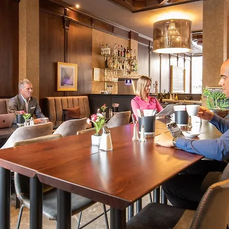 Hotel King's First 4*