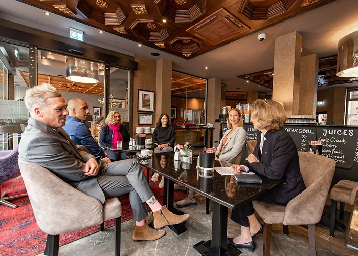 King's First מלון